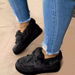 Cozy Queen Fur Slides